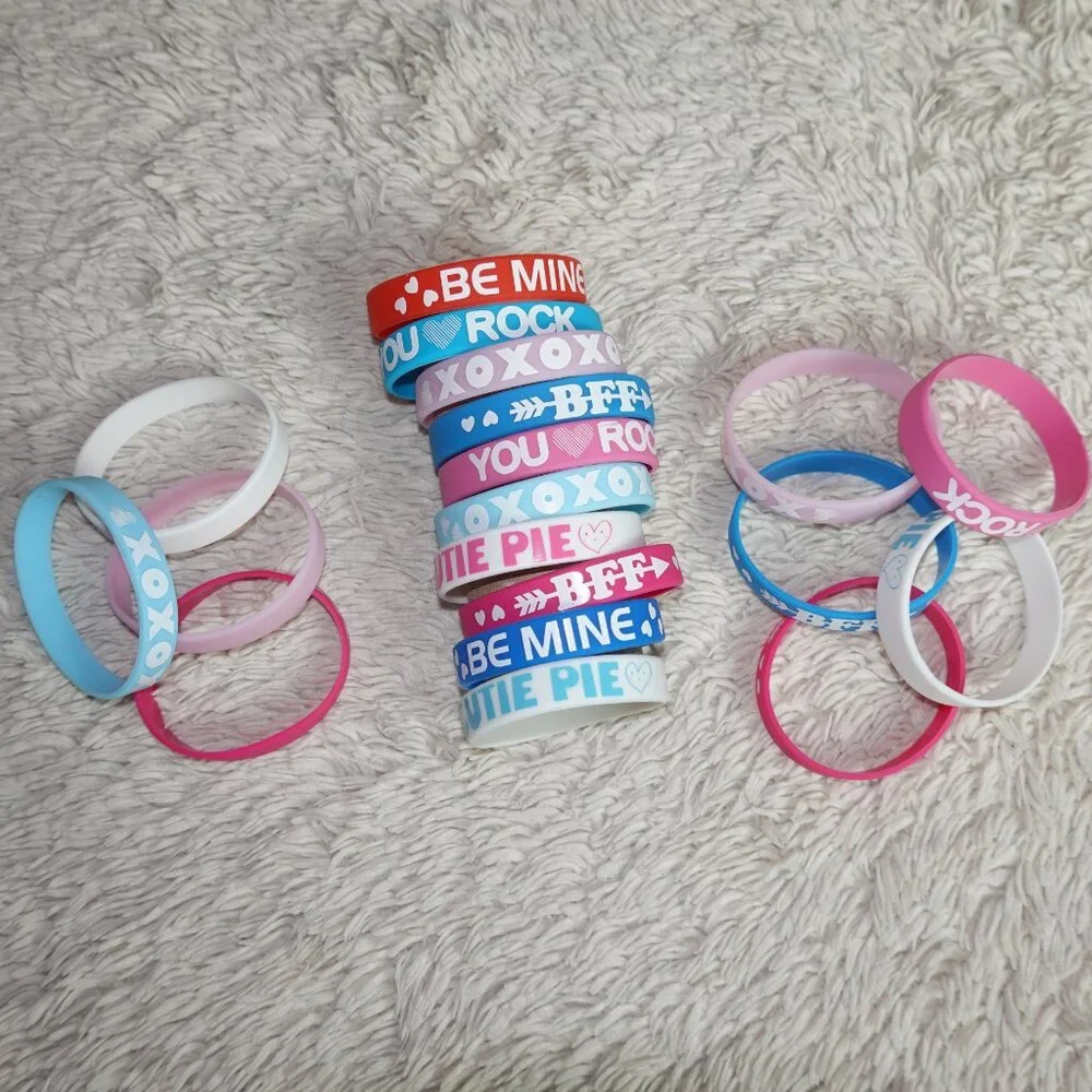 19 pc Valentine's Day Heart Silicone Bracelets Wristbands Party Favors Kids